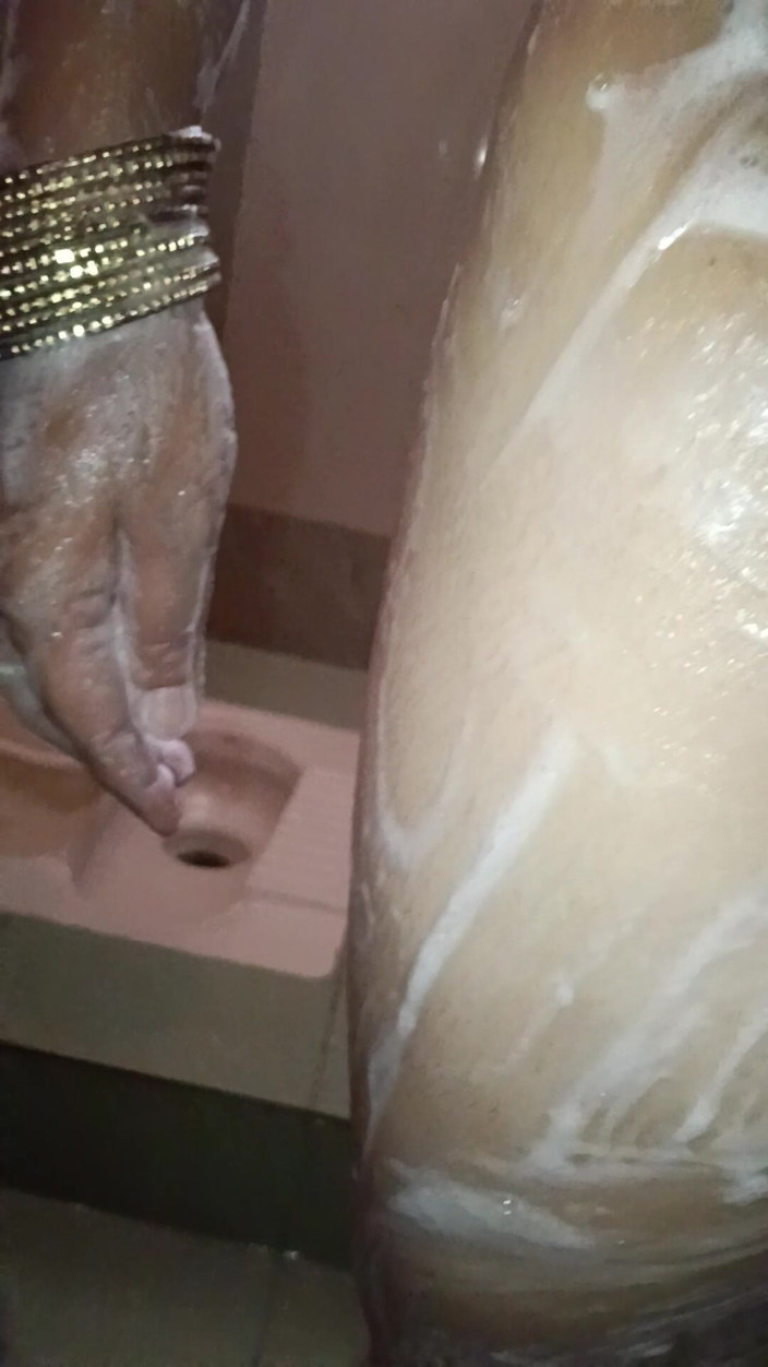 Muruga: Tante pamer kamar mandi