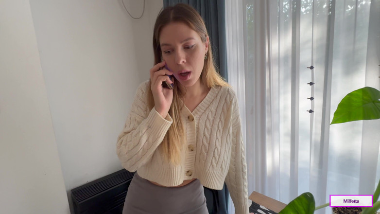 Milfetta: Üvey annemi telefonda konuşurken ve patronuna rapor verirken siktim!!