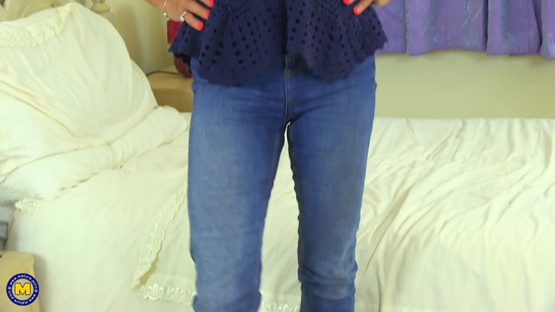 Mature NL: Super Hot Granny Georgie Nylons Masturbates While Wearing a Sexy...