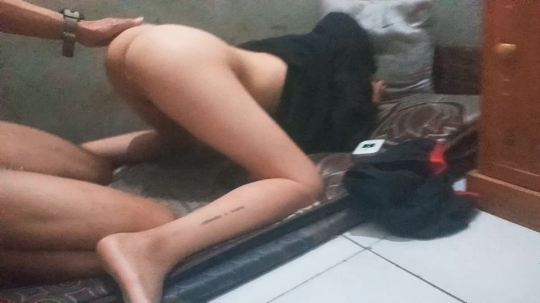 KingLeo: Menikmati Pantat Kecil Lancip Sampai Becek