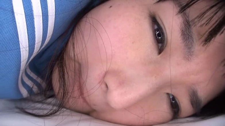 CherryBONBON: 一个穿着制服的诱人美女的成熟男人