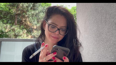 Shione Cooper: Mesajların için onlyfans'larıma cevap verme sırasında sigara içiyor