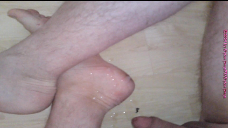 Carmen_Nylonjunge: Geil auf den eigenen füßen ** HD-nostalgie *