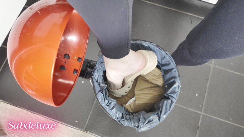 Sabdeluxe: Scholl Smash Cardboard