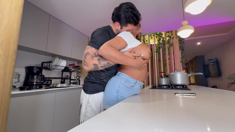 Zack whiter: Milf madrastra follada en la cocina por la polla dura...