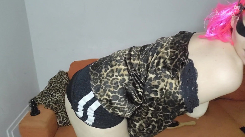 BigBoobCat: Goditi le mie grandi tette naturali e una sensuale maschera...