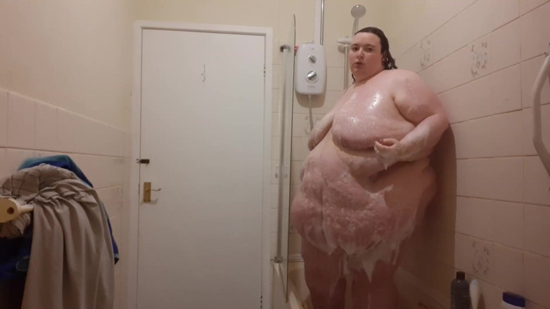 SSBBWLadyBrads: SSBBWshower and belly jiggle playing