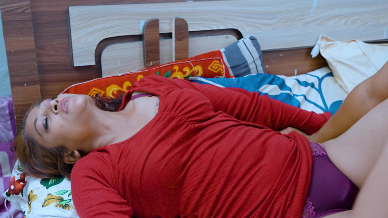 Next short: La bhabhi Ji perd son sens après avoir vu la...