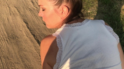 Kai Taylor Studio: Sexy rubia chupa y folla enorme polla al aire libre