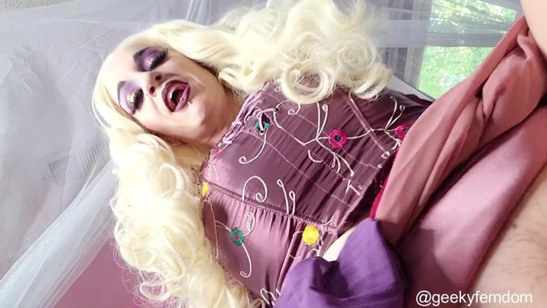 Geeky Femdom: Hocus Pocus- la figa mangia l'accordo con una strega