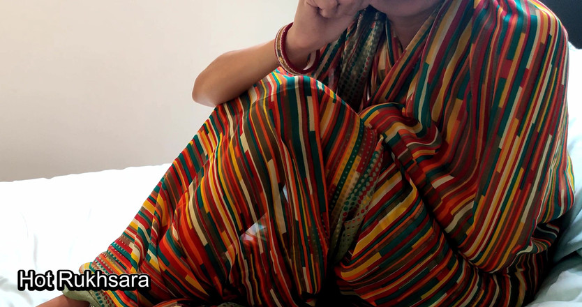 hot_rukhsara: La studentessa insegna alla sua insegnante - prima esperienza sessuale con...
