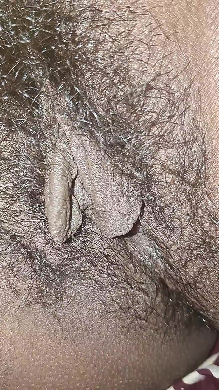 Indian aunty sex: La femme du village montre sa grosse chatte
