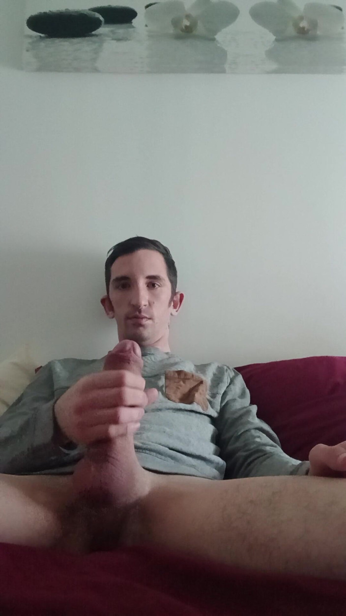 Alexis bondoux: Handjob in Bed