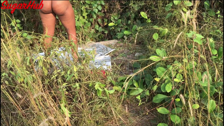 Sugarhug: Šukám její kundičku mokrou v křoví