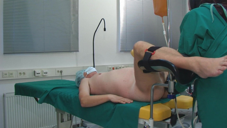 Rubber & Clinic Studio - 1ATOYS: Bizarrer gummi-krankenschwester-einlauf