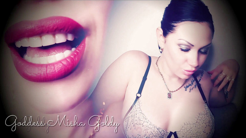 Goddess Misha Goldy: Memekku jadi tergagap-gara memekku! Bibir lipstikku adalah yang kamu butuhkan!