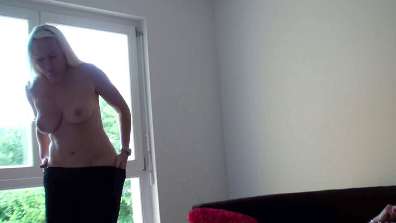 Femdom Austria: Latihan duduk muka untuk hamba