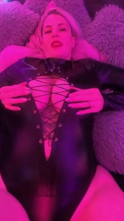 Lust_chick30: The Horny New Black Outfit
