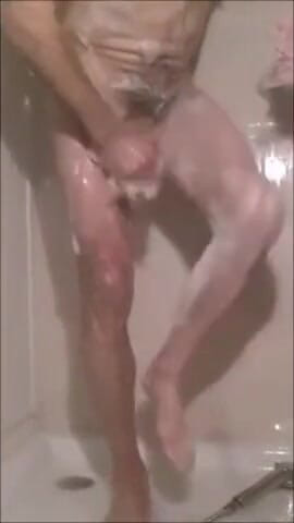 Charlotin: Gay man has a shower