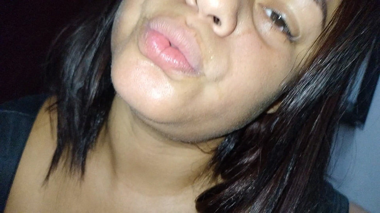 AngyAmazon: 내 모든 보지를 너에게 퍼뜨리기