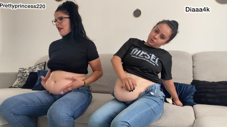 fartingclub01: 2 sexy dívky si hrají s břichem a prdí v...