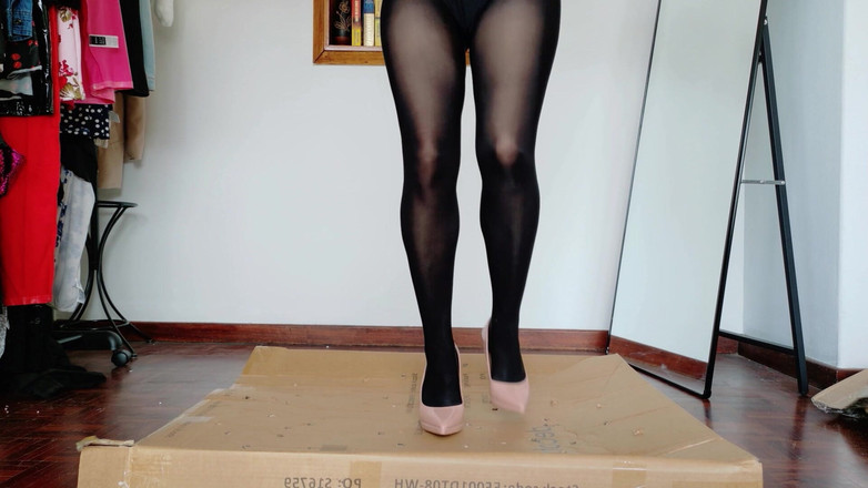 Kinky Lyrical: Menghancurkan kotak - dengan stoking nilon dan stilettos