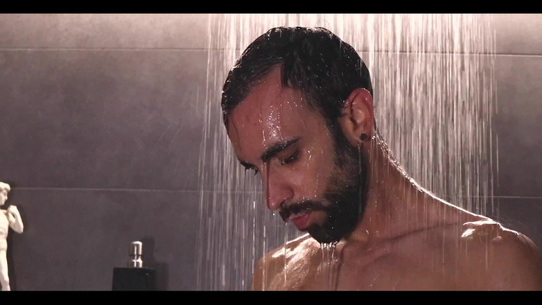 Zeus Ray: Aku ingin mandi bareng kamu sayang. Bergabunglah denganku dan tonton...