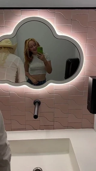 Flexble Hanna: Me and My Step Daughter Pee in Public Toilet