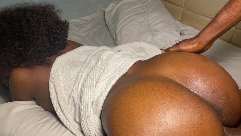 General01: Une Petite Femme Au Foyer Sexy Se Fait Baiser Par...