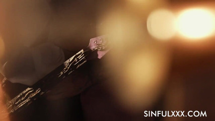Sinfulxxx: タフガイ官能的なセックスによるSinfulXXX
