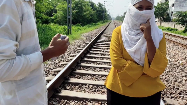 Indian Teen Girl's: Секс на улице, сводный брат и сводная сестра за пределами двери, романтика и секс пар Mallu, горячий роман с сексом на террасе