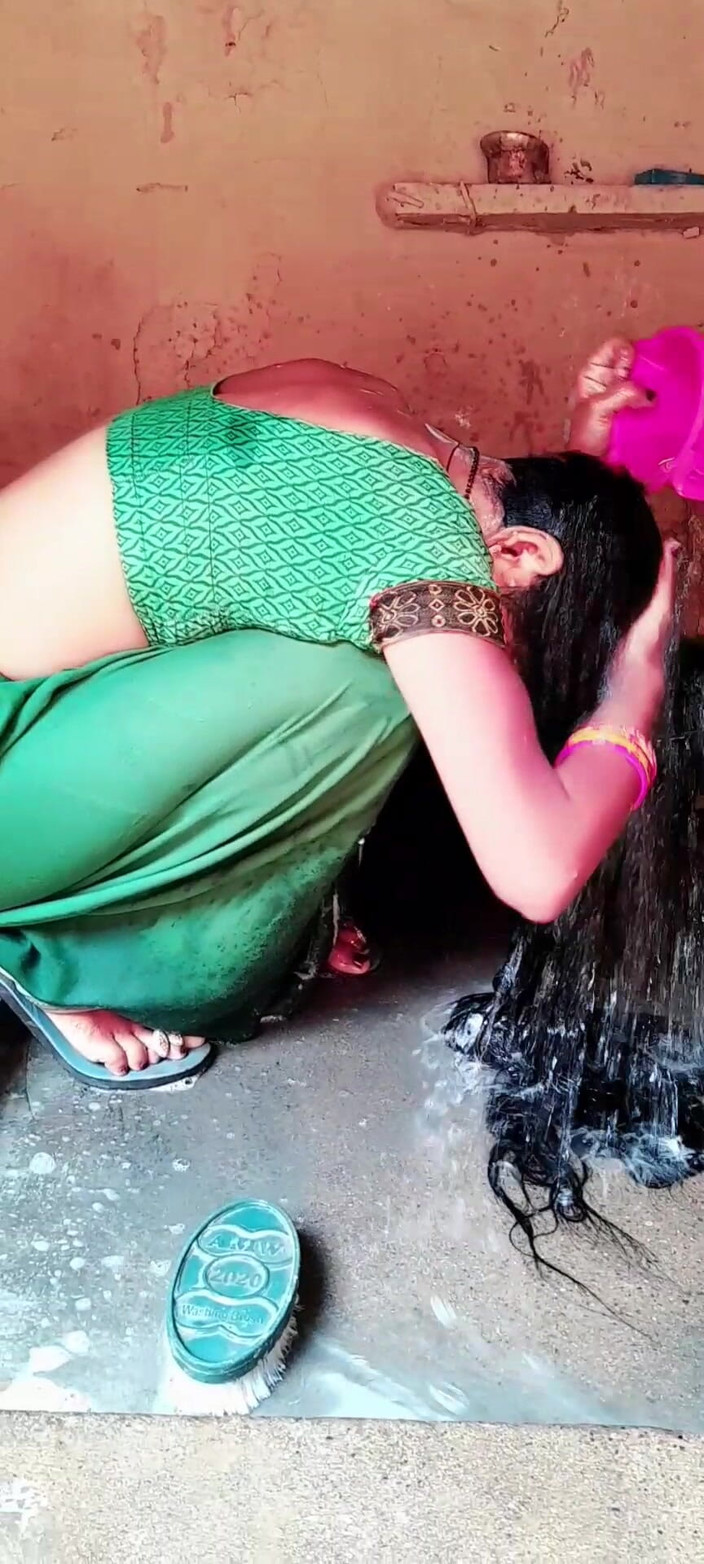 Renudbf: Bhabhi desa gimana caranya mandi?