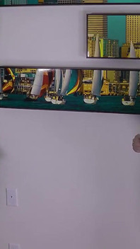 Вони занурюються в смугасті папірьні ножиці з непідробним ентузіазмом