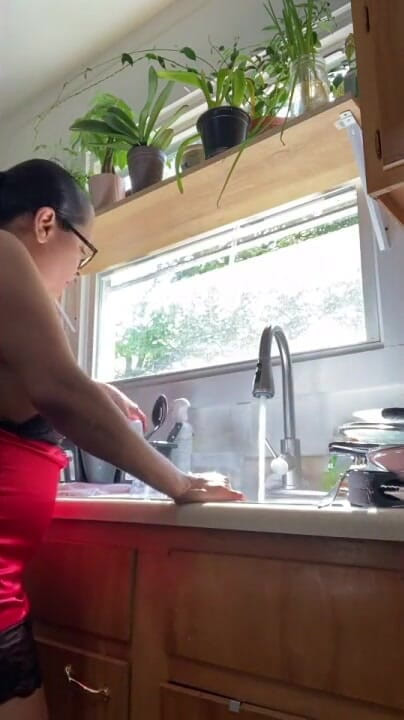 Porno angels: Dona de casa - tarefas nuas estrelando Anna Maria Latina