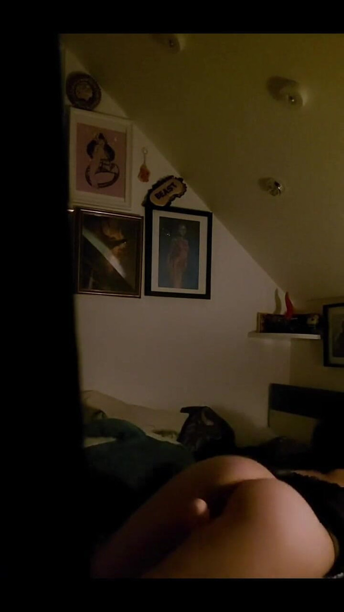 CherryOrchid: POV Jesteś moim podglądaczem współlokatorem wędrujący do mojej sypialni w...
