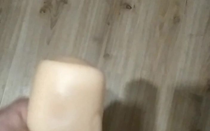 gripfeet: Questo magnifico masturbatore mi ha fatto venire