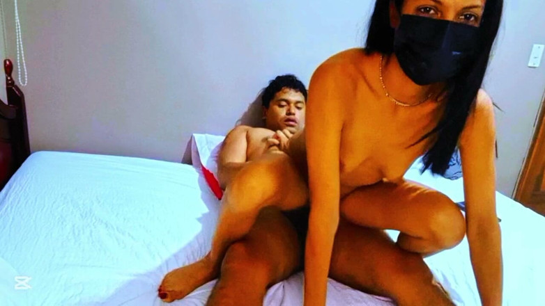 Skinnydanie21: Vicina di 20 anni con una figa ricca e stretta che...