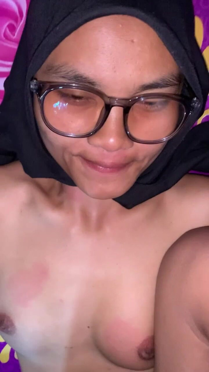 Indo Girl: Futând un iubit cu un cap ras