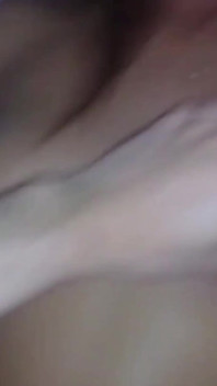Morena de 23 años con grandes tetas caídas de Nueva York - United States follando la gran polla de su hermanastro