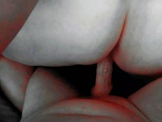 Deepthroat MILF: Femeie mare și țâțoasă cu fundul mare în poziția capră