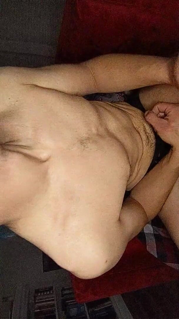 Sexy possum: Намагаючись дрочити в мирі внизу, продовжуйте чути звуки, потім мене спіймав тато