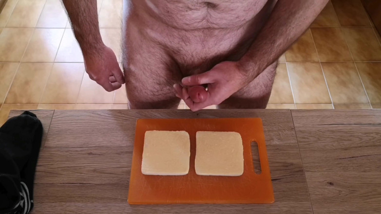 Cicci77: Cicci77 prepara sanduíches com esperma para seus amigos !!