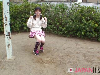 Japan Lust Gold: Adolescente giapponese con codino si riempie la figa rasata
