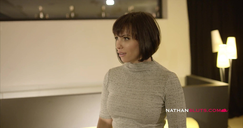Nathansluts: Russische anale slet Alysa Gap hard geneukt