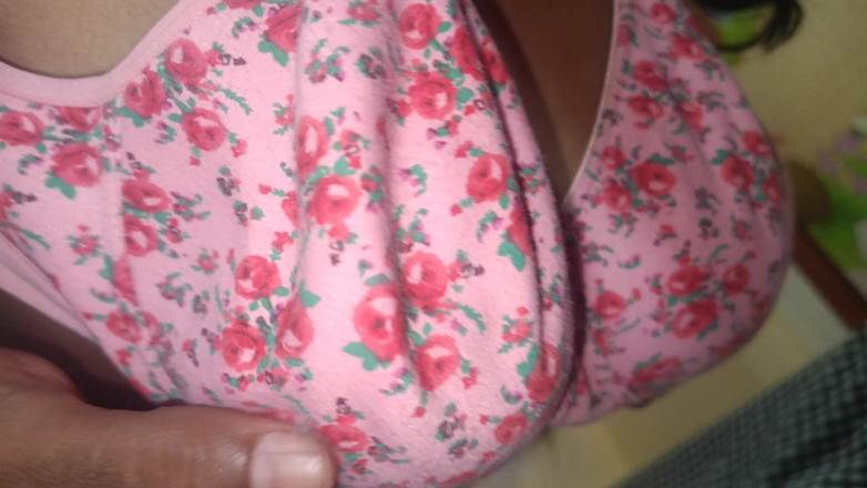 Laxi ammu: 집에서 핫한 로맨스를 즐기는 배다른 여동생