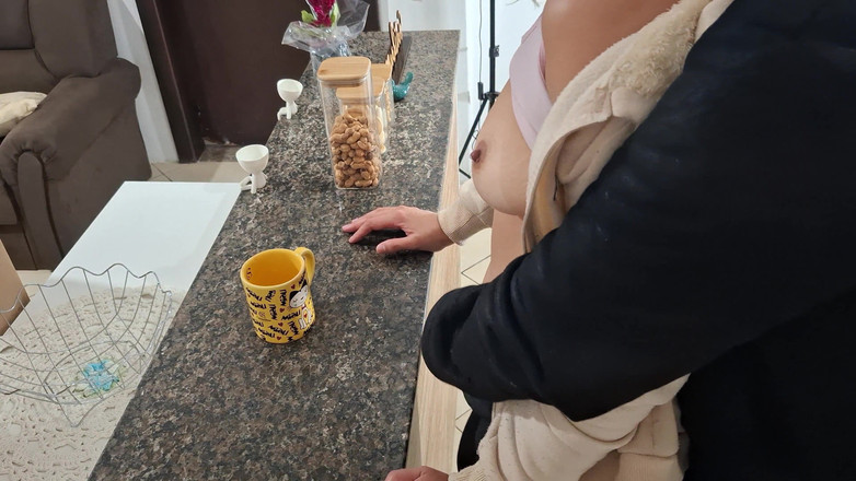 Gabi SweetCouplesStories: Una figliastra è sorpresa mentre fa colazione.