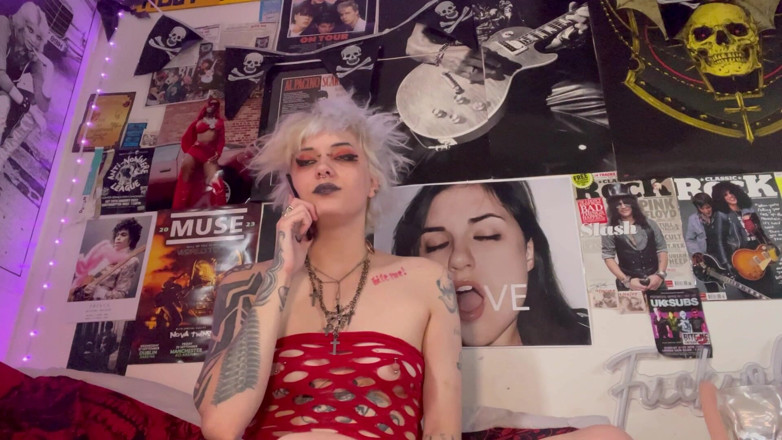 Glitterqueen1999: Bekas teman lelaki Goth Girls mempunyai pemindahan badannya