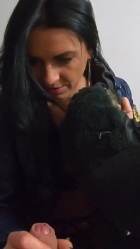 穿着长靴子和性感衣服时，我的羽绒服上射了很多精液 212