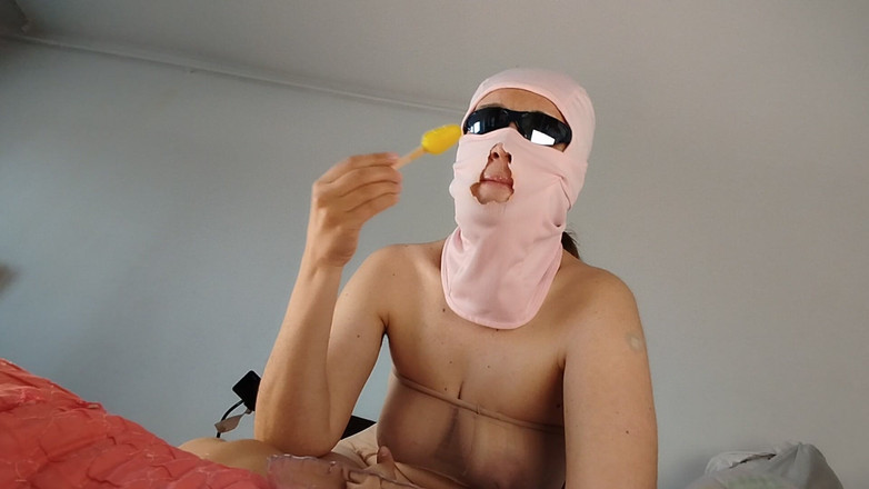 Amateur_MS: 그녀가 잘라 옷을 시도 섹시하고 음란한 마누라.