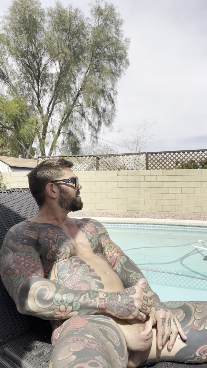 Juan Lucho Gay: Straw in the Garden While Neighbor Spies